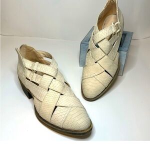 Coconuts by Matisse Cream Snakeskin Cutout Ankle Booties Size 9